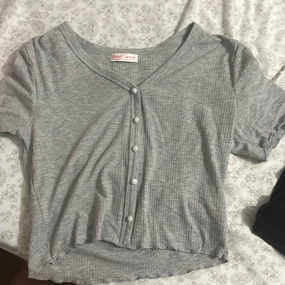 Romwe white cropped tee with buttons